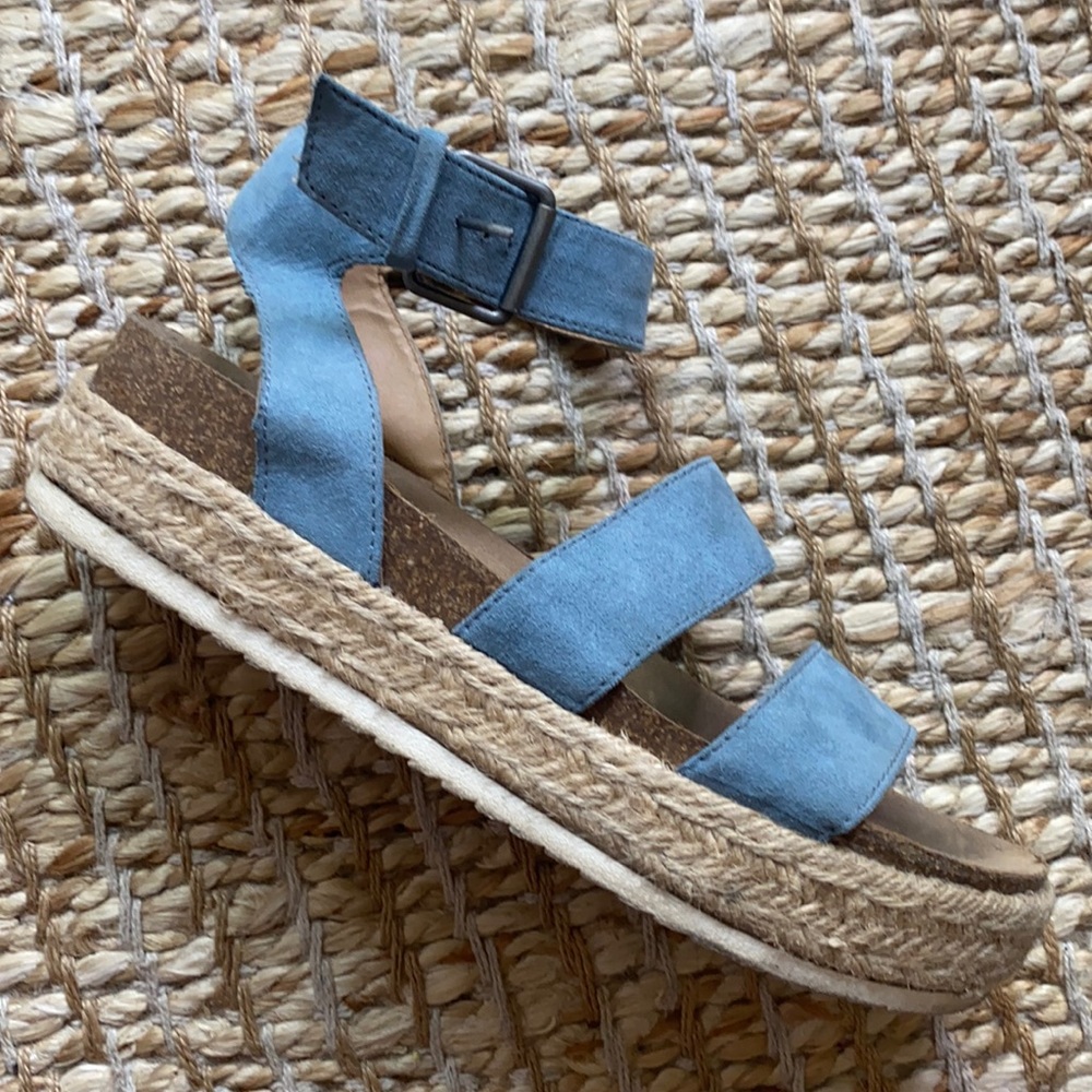 Light blue platform sandals!
